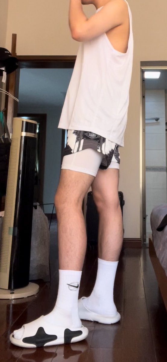hardy_1s's tweet photo. 骚狗们是喜欢白色的背心还是黑色的？
#白袜 #粗口 #原味 #原味定制 #高弹 https://t.co/638lRVNcaw