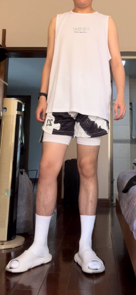 hardy_1s's tweet photo. 骚狗们是喜欢白色的背心还是黑色的？
#白袜 #粗口 #原味 #原味定制 #高弹 https://t.co/638lRVNcaw