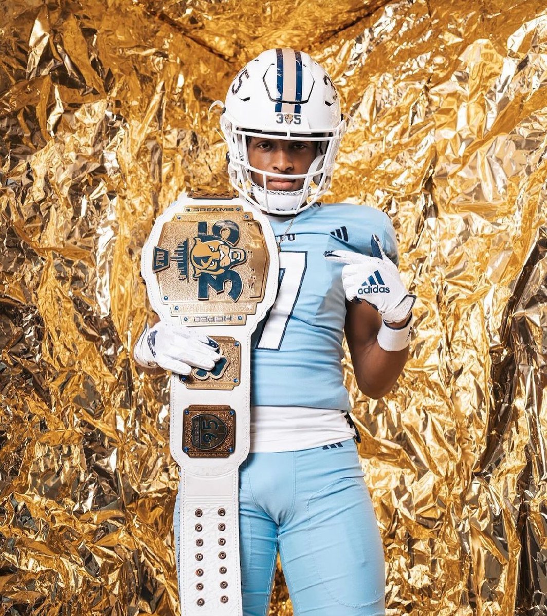 ChrisDa_1's tweet photo. After a great camp and a great conversation with @CoachMikeMac and @Coach_taye I am Extremely Blessed to have earned my second D1 offer from Florida International University #AGTG https://t.co/MbSXdzB4xF