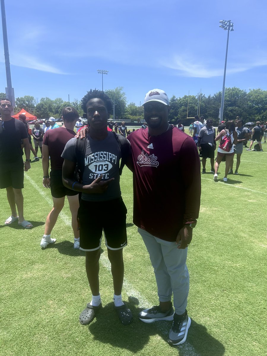 Had a great camp Today <a href="/HailStateFB/">Mississippi State Football</a> Improving <a href="/_CoachBump/">Chad Bumphis</a> 
<a href="/Thescottlashley/">Scott Lashley</a> <a href="/shayhodge3/">Shay Hodge™</a> <a href="/pkendallmurphy/">Kendall Murphy</a> <a href="/MacCorleone74/">Rion (Ree-un) Young</a>