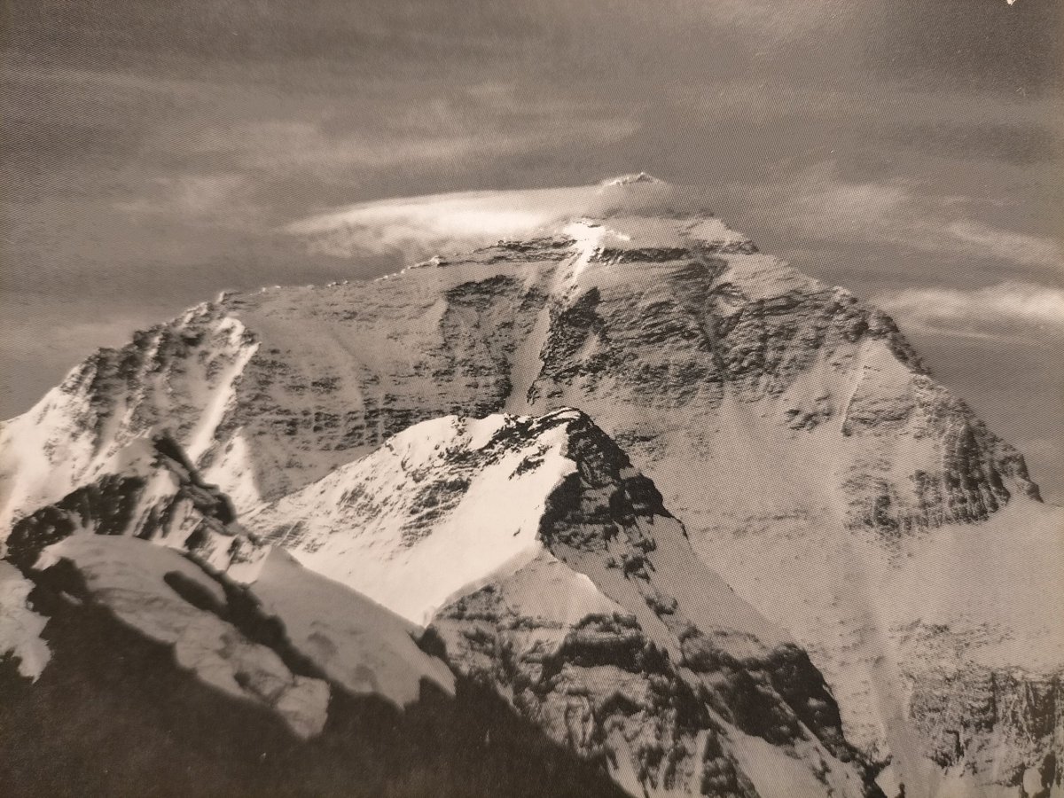 17cimas's tweet photo. @sebas_alvaro @LaraMagdal14896 Del Everest, no esperamos compasión y la enormidad de la tarea todavía está pendiente.

El 8 o 9 de junio de 1924, George Mallory logra el Everest. https://t.co/t0gfv5Cgct