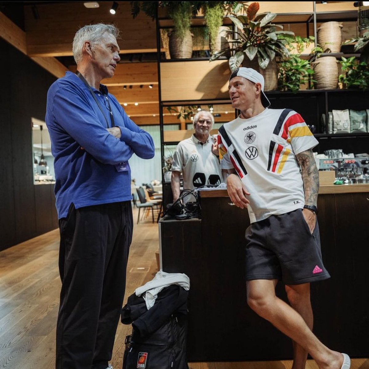 enecd14's tweet photo. Qué locura lo de Adidas https://t.co/5nRW4gGUni