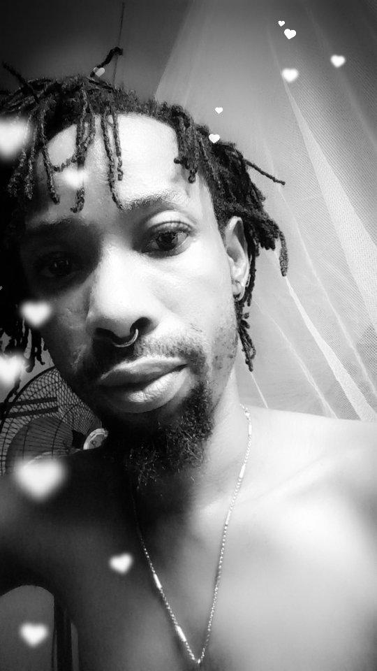 Daola2r's tweet photo. Weekend vibez at home,...  wish to flex out tonight..... https://t.co/l8RTsQX1Ze