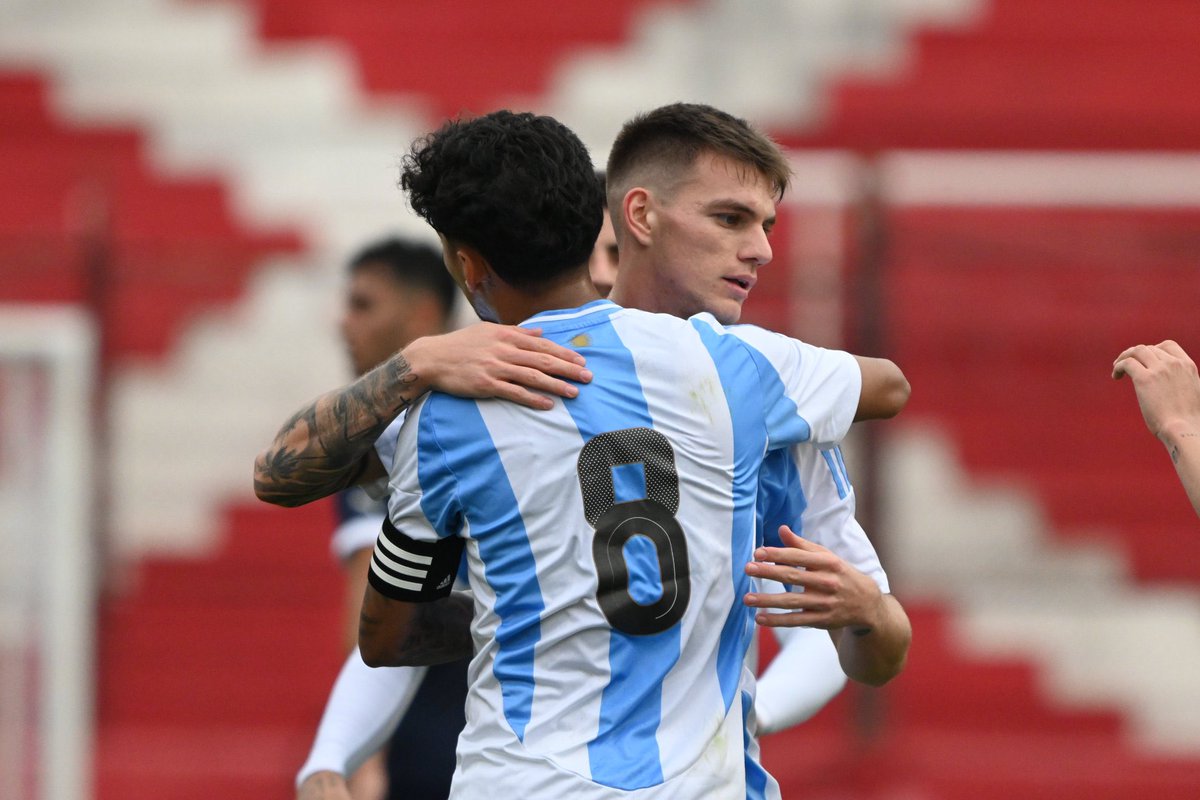 hernanclaus's tweet image. Excelente primer tiempo de la #SeleccionArgentina Sub23. En un amistoso que se juega en el #Duco , el equipo de #Mascherano le gana 3-0 al término del PT a Paraguay, con una golazo de Zenón y un doblete de Beltrán.