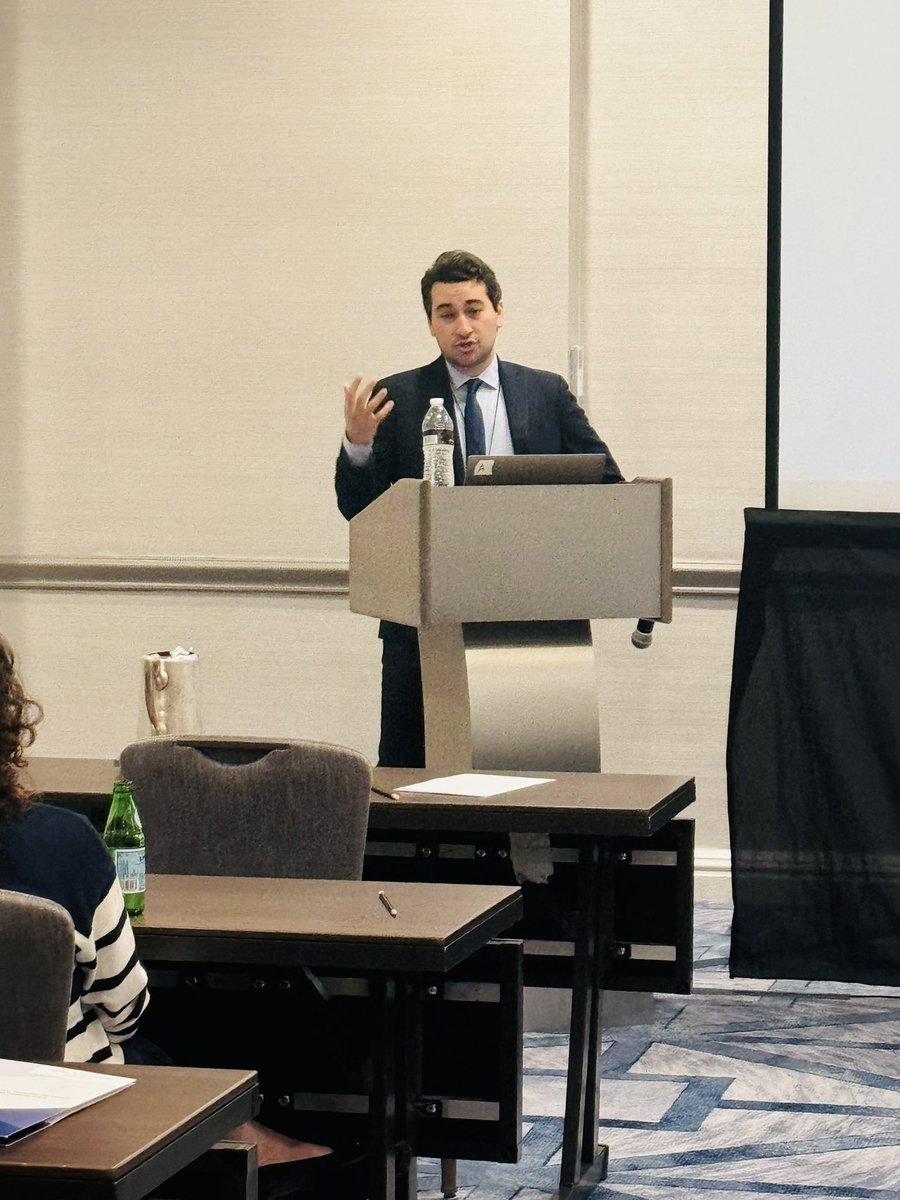 #JosephMizrahi - Working with Leadership to Effect Change: 
➡️ Unfreeze, Change, Refreeze
➡️ 👀 Stakeholder’s viewpoint
➡️ Help adapt to change
➡️ Solutions to problems

<a href="/AmCollegeGastro/">ACG</a> Inaugural Chief GI Fellows Course <a href="/AdamEhrlichMD/">Adam C. Ehrlich, MD, MPH, FACG</a> <a href="/StonyBrookGI/">Stony Brook GI Division</a> alumni