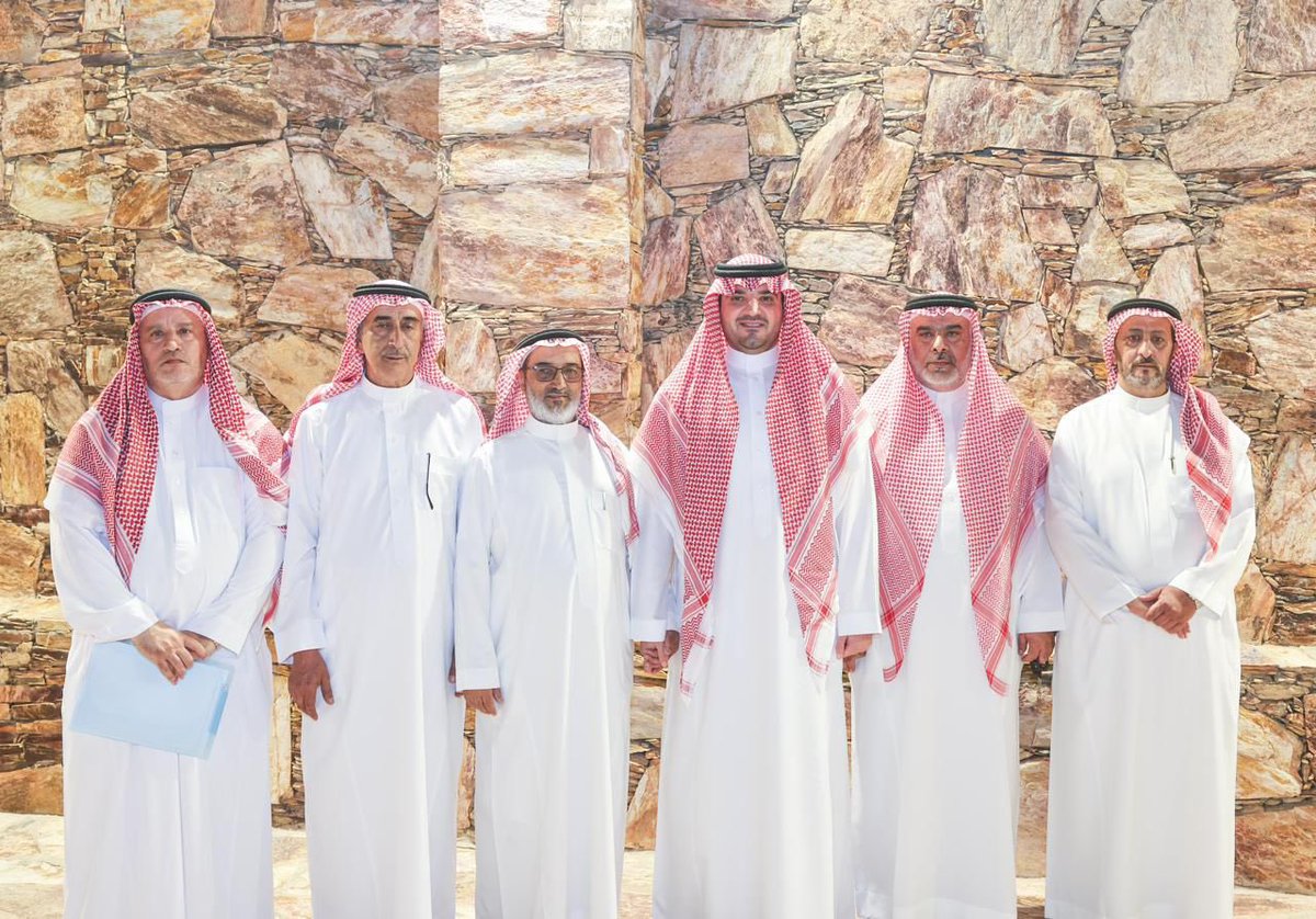 تشرفت أسرة #الأمير_طامي_بن_شعيب_المتحمي باستقبال صاحب السمو الملكي الأمير عبدالعزيز بن سعود بن نايف #وزير_الداخلية في #طبب بمعية صاحب السمو الملكي الأمير #تركي_بن_طلال أمير منطقة عسير وسمو نائبه الأمير #خالد_بن_سطام 

#مرحبا_ألف #عسير