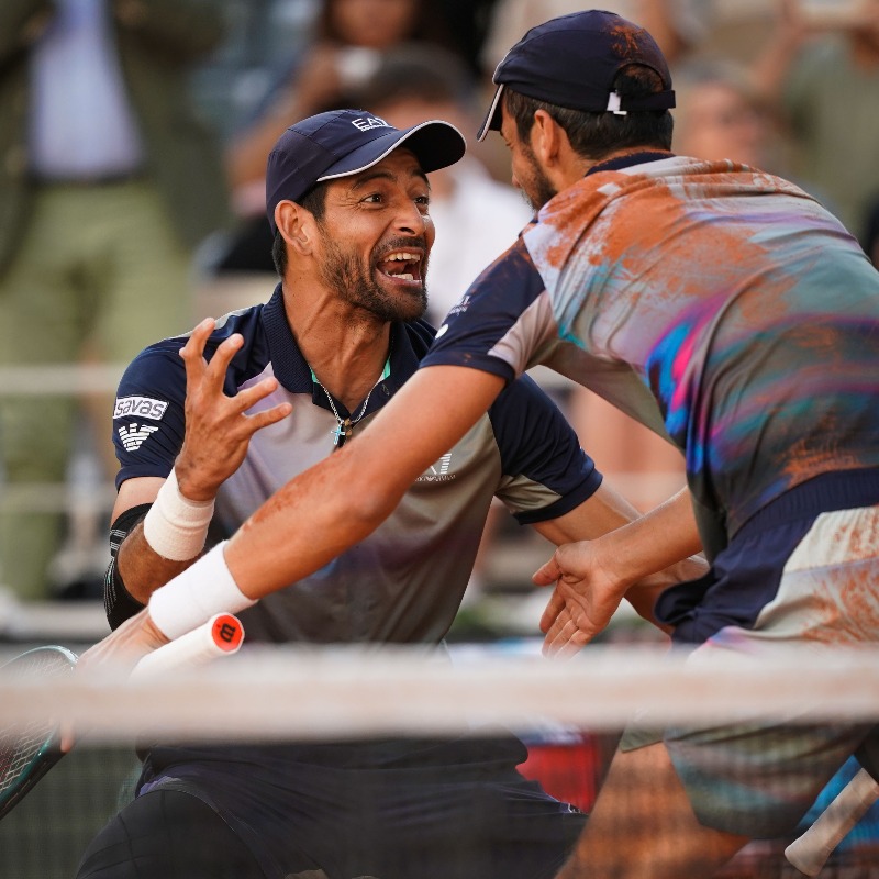 rolandgarros's tweet photo. CHAMPIONS 🇸🇻🏆🇭🇷

Mate Pavic a remporté le dernier Majeur qui manquait à son palmarès avec Marcelo Arevalo, qui a lui remporté son deuxième Roland-Garros.

#RolandGarros