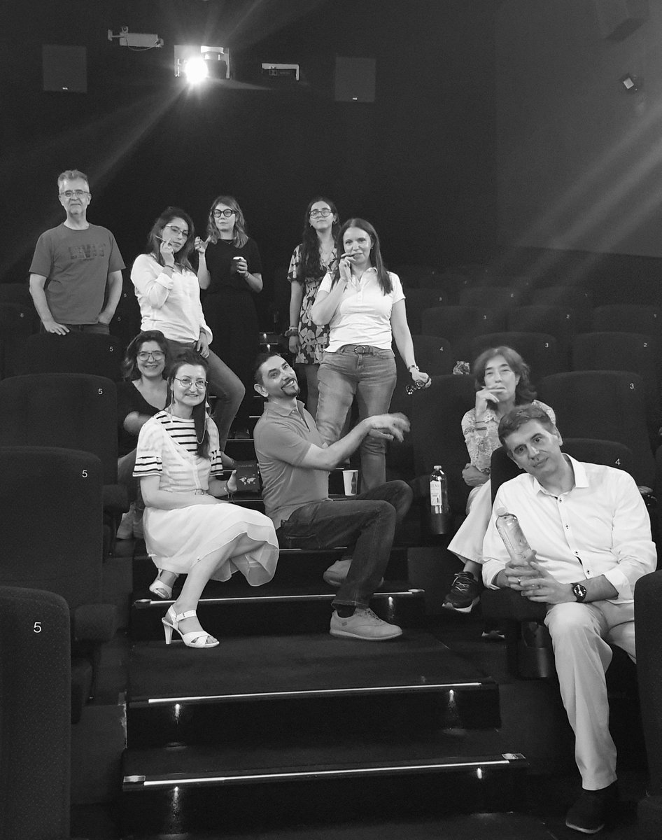 jlpalacios's tweet image. Un grupito de valientes hemos dedicado la lluviosa mañana madrileña para escaparnos a Casablanca desde una sala de cine para comentar todos sus detalles, sus curiosidades y sus "milagros" | En @OdeonMulticines #AlcalaNorte con #ClásicosAlDetalle