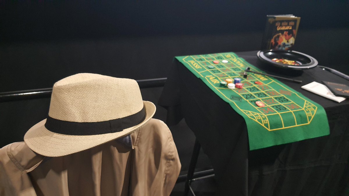 jlpalacios's tweet image. Un grupito de valientes hemos dedicado la lluviosa mañana madrileña para escaparnos a Casablanca desde una sala de cine para comentar todos sus detalles, sus curiosidades y sus "milagros" | En @OdeonMulticines #AlcalaNorte con #ClásicosAlDetalle