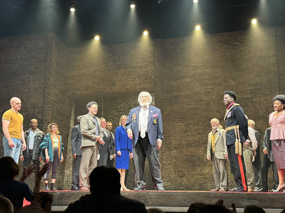 Seeing 4 hours of Ian Mckellen in #PlayersKing was wonderful! Excellent delivery!