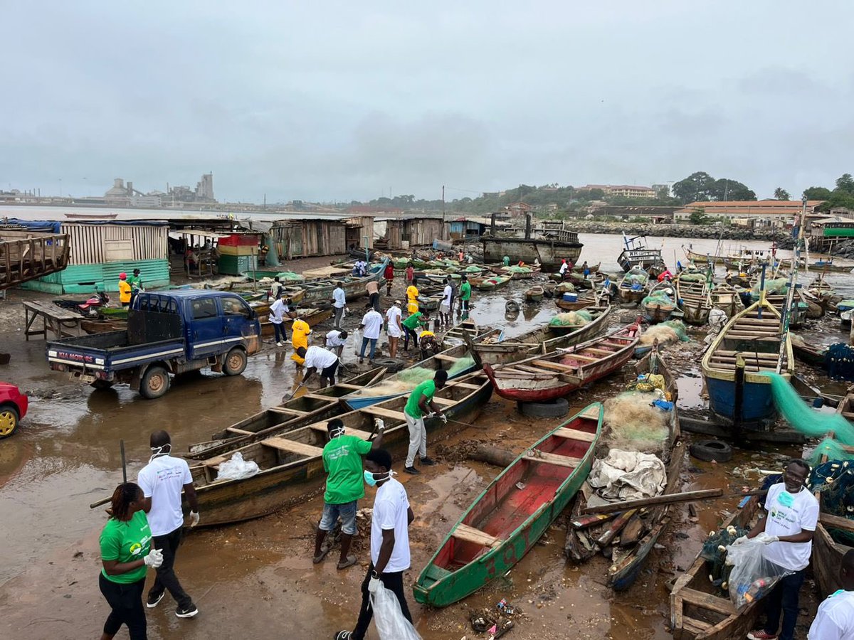 CorpNationNGO's tweet photo. Today, our volunteers and local fisherfolks united for a massive beach clean-up in the Western Region. Together, we made our beaches cleaner and our oceans healthier. Thank you to everyone involved!
#BeachCleanUp #4RPlus #plasticfree #plasticfreeoceans #CorpNationFoundation https://t.co/W4H50IioEE