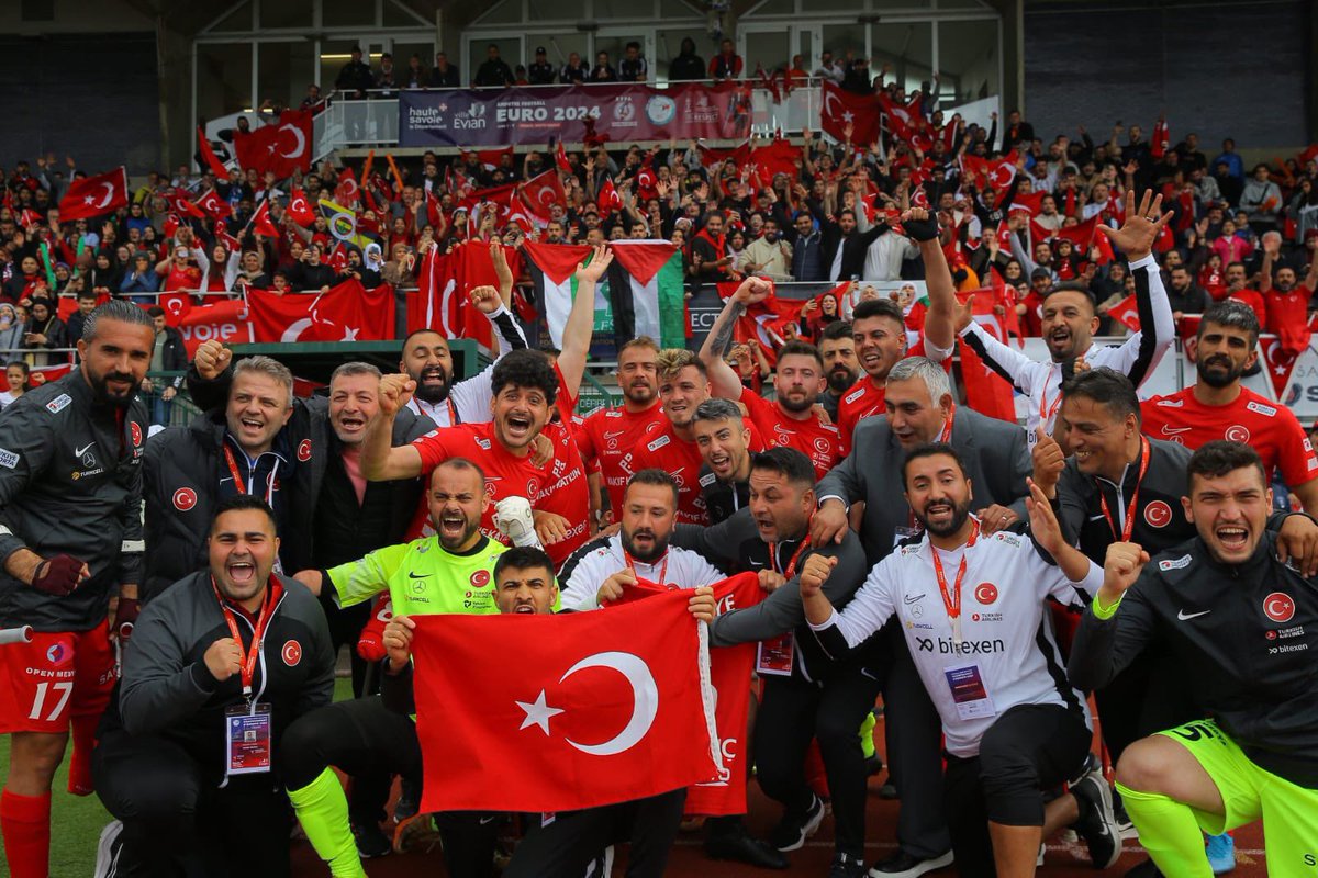 Ampute Futbol Avrupa Şampiyonası finalinde İspanya’yı mağlup ederek üst üste üçüncü kez Avrupa Şampiyonu olan ve bizleri bir kez daha gururlandıran Ampute Futbol Millî Takımımızı yürekten tebrik ediyoruz.🇹🇷
