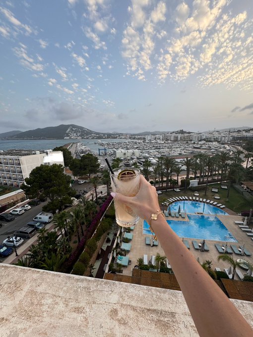 GM from Ibiza https://t.co/KgYTVnV0OG