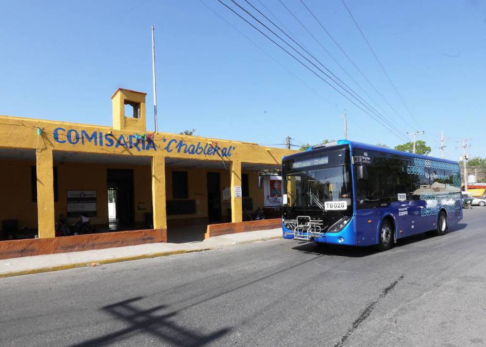 MauVila's tweet photo. Esta mañana entró en operaciones la ruta #Dzibilchaltún-#Chablekal-#SacNicté-#LaIsla-#Periférico del #CircuitoComisarías del #VaYVen, cuentan con pago electrónico y tarifa social para niños, estudiantes, personas con discapacidad y adultos mayores, ahorrándoles tiempo y dinero, la cual será gratuita del 8 al 16 de junio. Juntos transformamos la movilidad en todos los rincones de #Yucatán.