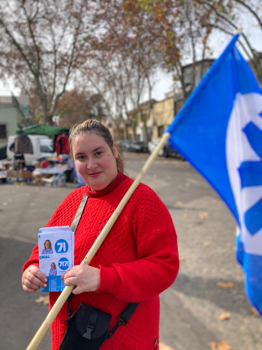 Carito_5555's tweet photo. En La Mañana De Este Sábado Estuvimos Militando En La Feria De Zapican Y Enrique Martínez!!! Para Que El 30 De Junio !!! #HagamosHistoria Junto a @lauraraffo #YoElijoSumar 🔵⚪🔵⚪ https://t.co/5iW3SCXgsp