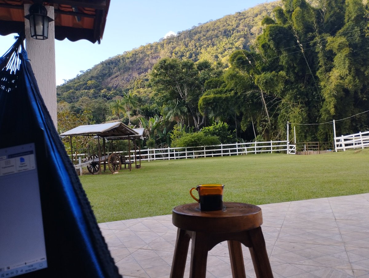 ThurlerCesar's tweet photo. This view makes writing much easier. https://t.co/a3apXesKCR