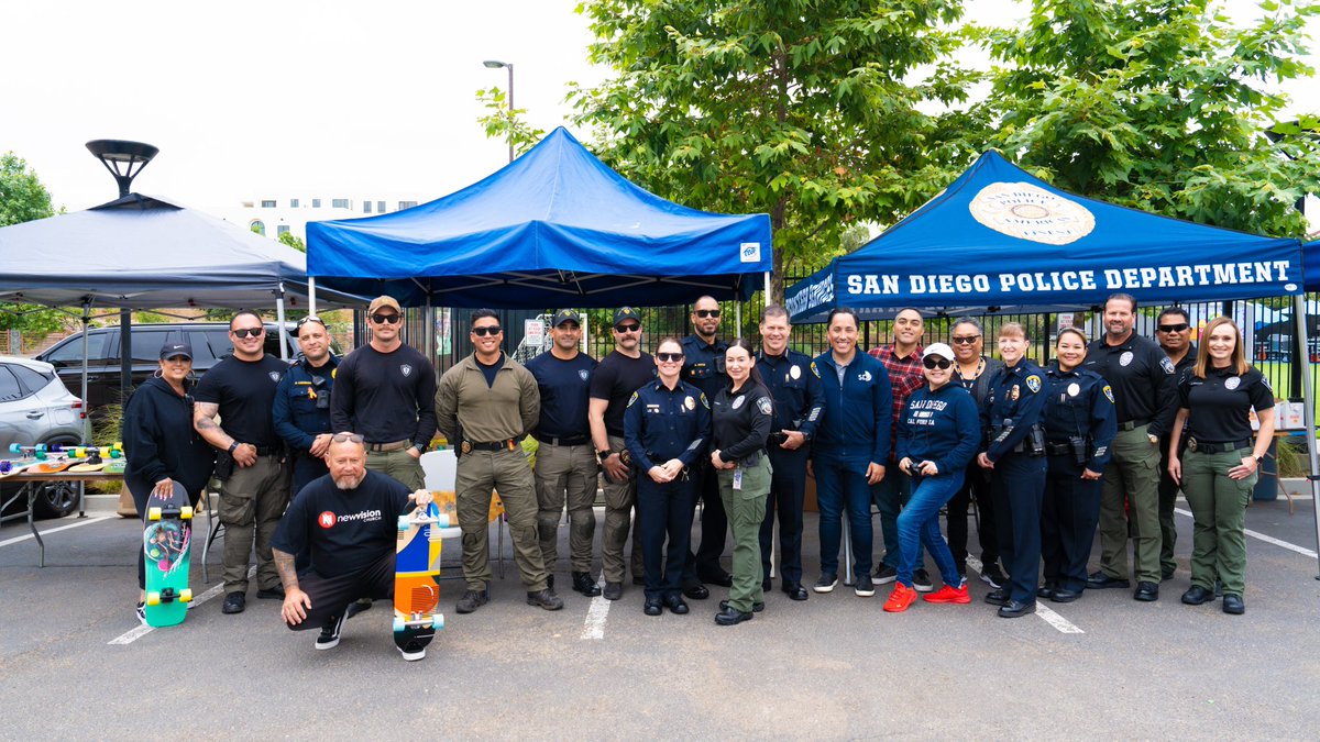 MayorToddGloria's tweet photo. June is National Gun Violence Awareness Month. One effective way to get guns off the street is through Gun Buyback events. Today, @SanDiegoPD Southeastern Division partnered with @SDDistAtty to host one in #ChollasView. Together, we can reduce gun violence. #ForAllofUs https://t.co/dGSMvCHmlp