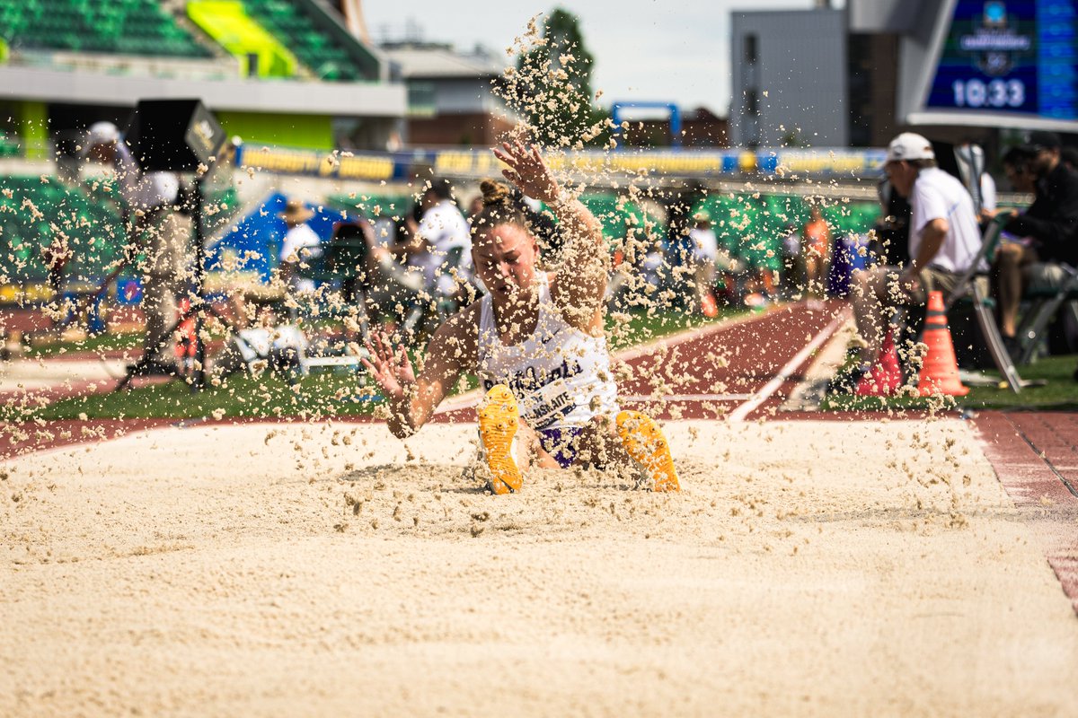KStateTFXC's tweet photo. Leaping our way to the finish line
๐ณ๏ธ Women's Hep. Long Jump
16. Urte Bacianskaite, 5.79m/19-0 (1.3)
#KStateTF x @NCAATrackField https://t.co/Gn7pSw5MLZ