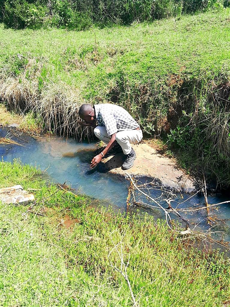 PICTURE; Taking some water of River Rongai, East Mau areas, 2022.
Journey of Water will be in Kisumu in the next one week! - @Kenya_WaterAmb
The third edition of the Journey of Water Campaign is set for Kisumu; River Kibos.
facebook.com/10000274069884…
#WaterIsLife
#Journeyofwater