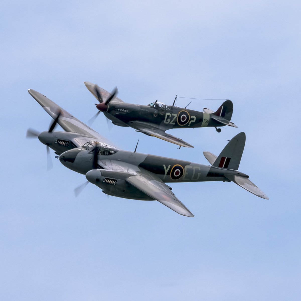 GOOD MORNING! Day ✌️ begins in just 3️⃣ hours! 

Who's stoked for today? 👋  

Gates open at 09:00 with flight beginning promptly at 11:30! #SpiritAirShow