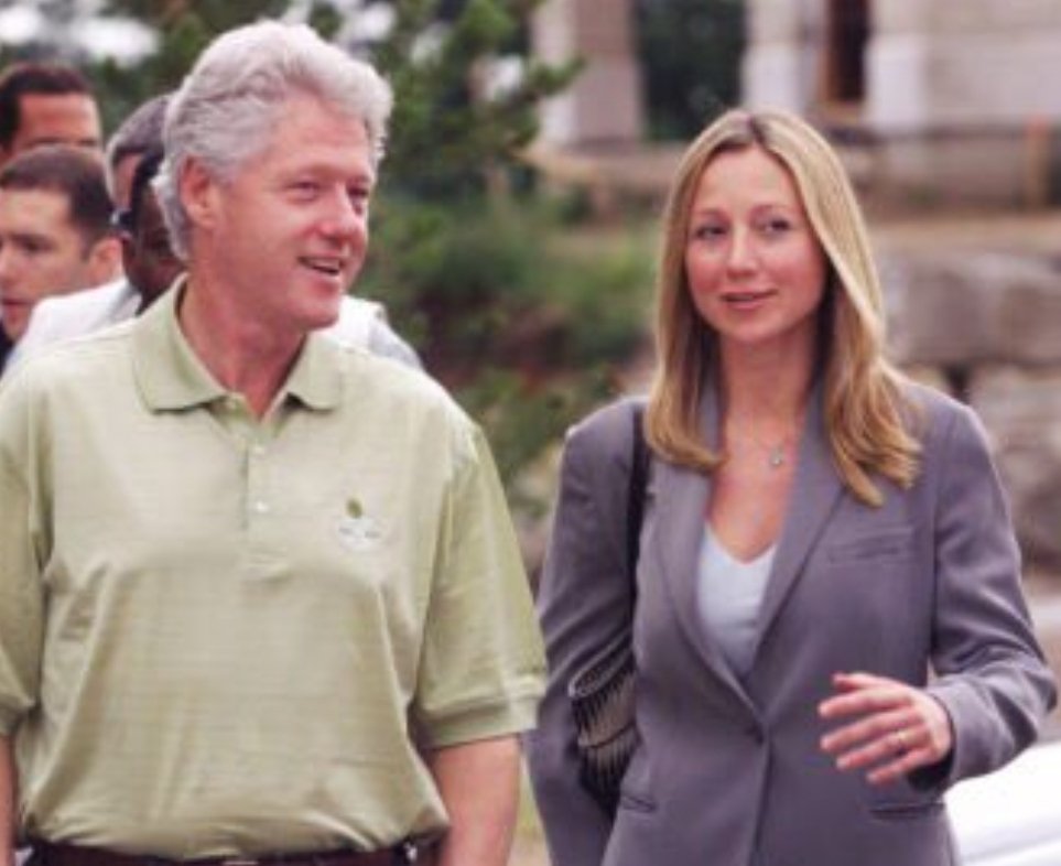 AreOhEssEyeEe's tweet photo. Lets talk about Belinda Stronach. Belinda Stronach is the daughter of Frank Stronach who was recently arrested for sexual assault, rape and forcibly confinement dating back to the 1980's.
Belinda is a former MP and was originally conservative but later joined the Liberals. Belinda is now the President of The Stronach Group.
Belinda has very close ties with Bill Clinton.