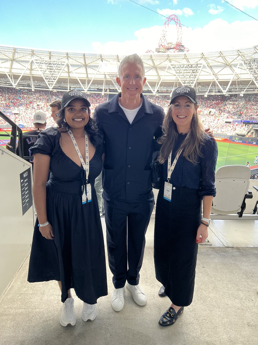 HannahyoungNYC's tweet photo. First @MLB ⚾️ game of the weekend and we’re cheering for both the @Mets and @Phillies (in true diplomatic fashion). Great to meet @MLBEurope Ambassador Chase Utley! https://t.co/YCeyYodRKb