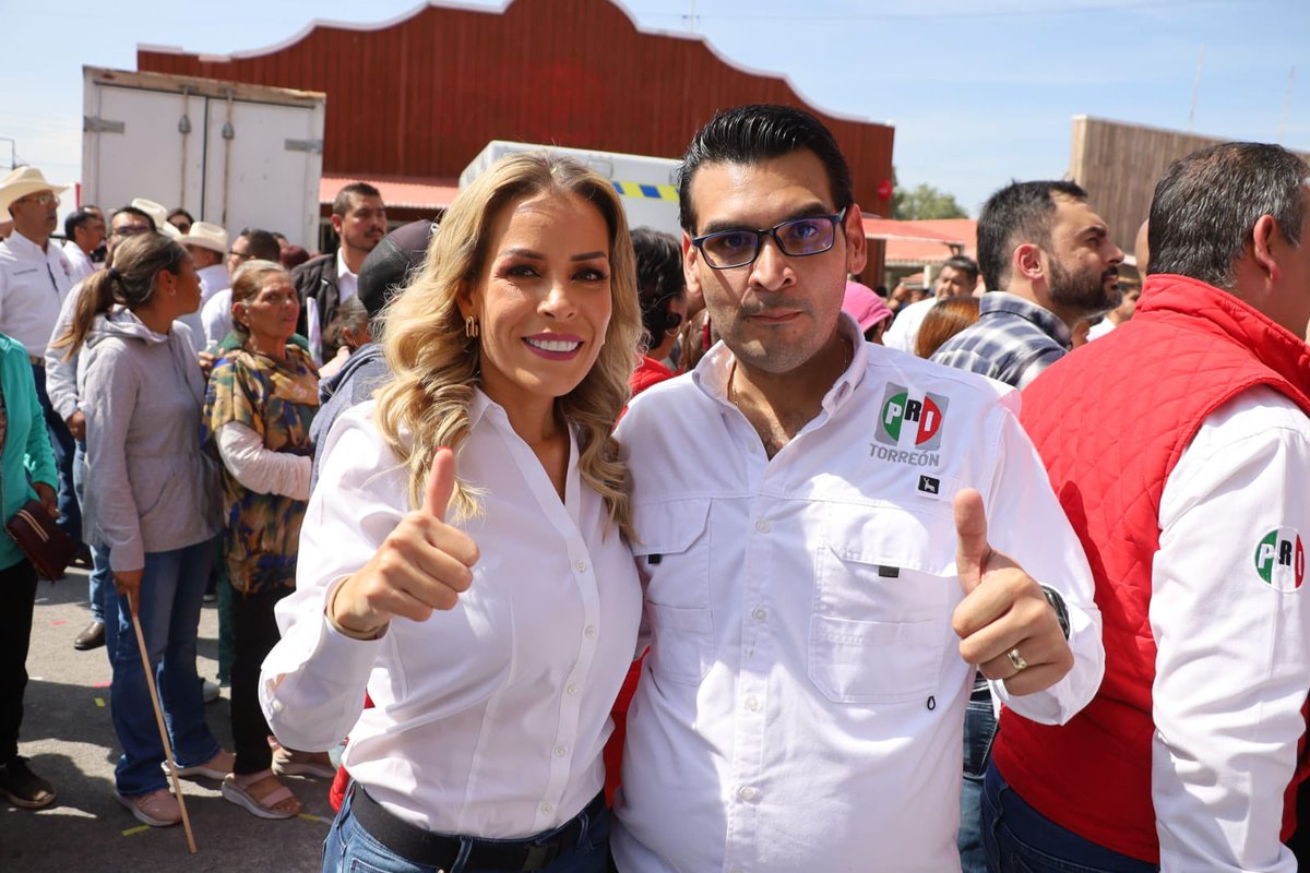 Josehdz_99's tweet photo. Una campaña más, aprendiendo de mi Máster @veronica_mtz  de quien  aprendí que esto no se acaba hasta que se acaba !!

#PorSiemprePRI #Presidenta #Senadora #boss https://t.co/88o69eGx1u