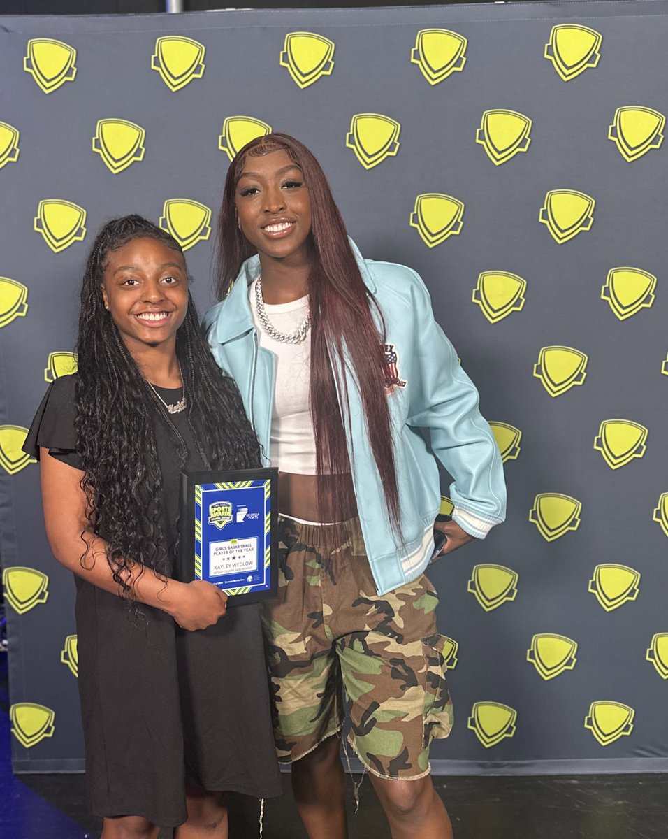Congrats to Kayley Finley Wedlow on winning The Coastal Empire Girls Basketball POY!! She joins 3 former Bryan County players to win this award!! We are very happy for her and can’t wait to see her at the next level!! #AnotherOne
#RepBryan <a href="/kayleyf04/">kayley</a> <a href="/BryanCountyMHS/">🅱️RY🅰️N C🅾️UNTY MIDDLE HIGH SCH🅾️🅾️L</a> <a href="/SGTCJets/">SGTC Jets</a>