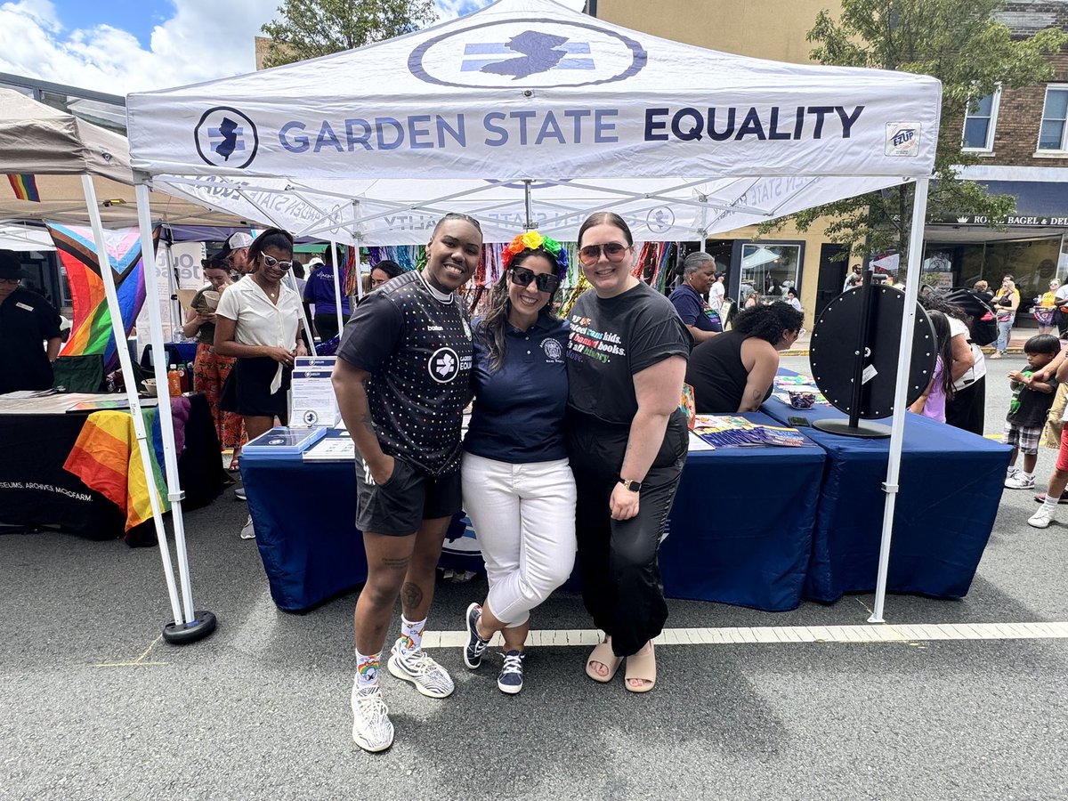 ASWRosyBagolie's tweet photo. Wonderful time and a perfect day for Montclair Pride! Great to see @repjoshg @gsequality @montclairdems and thousands of people enjoying the celebration! #montclairpride π³οΈβπ https://t.co/4FVivj29qx