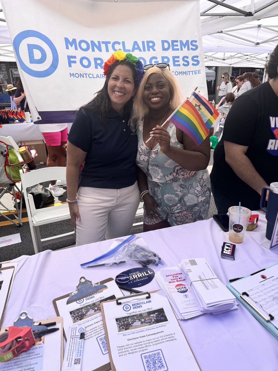 ASWRosyBagolie's tweet photo. Wonderful time and a perfect day for Montclair Pride! Great to see @repjoshg @gsequality @montclairdems and thousands of people enjoying the celebration! #montclairpride π³οΈβπ https://t.co/4FVivj29qx