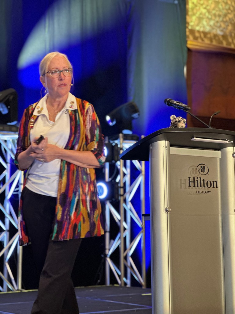NENACanada's tweet photo. Annemarie Papa, one of our keynote speakers, is speaking now- “Emergency Nursing: Lighting the Way”

Annemarie Papa, l'une de nos conférencières principales, prend la parole maintenant : « Soins infirmiers d'urgence : éclairer la voie » https://t.co/J8STbch02c