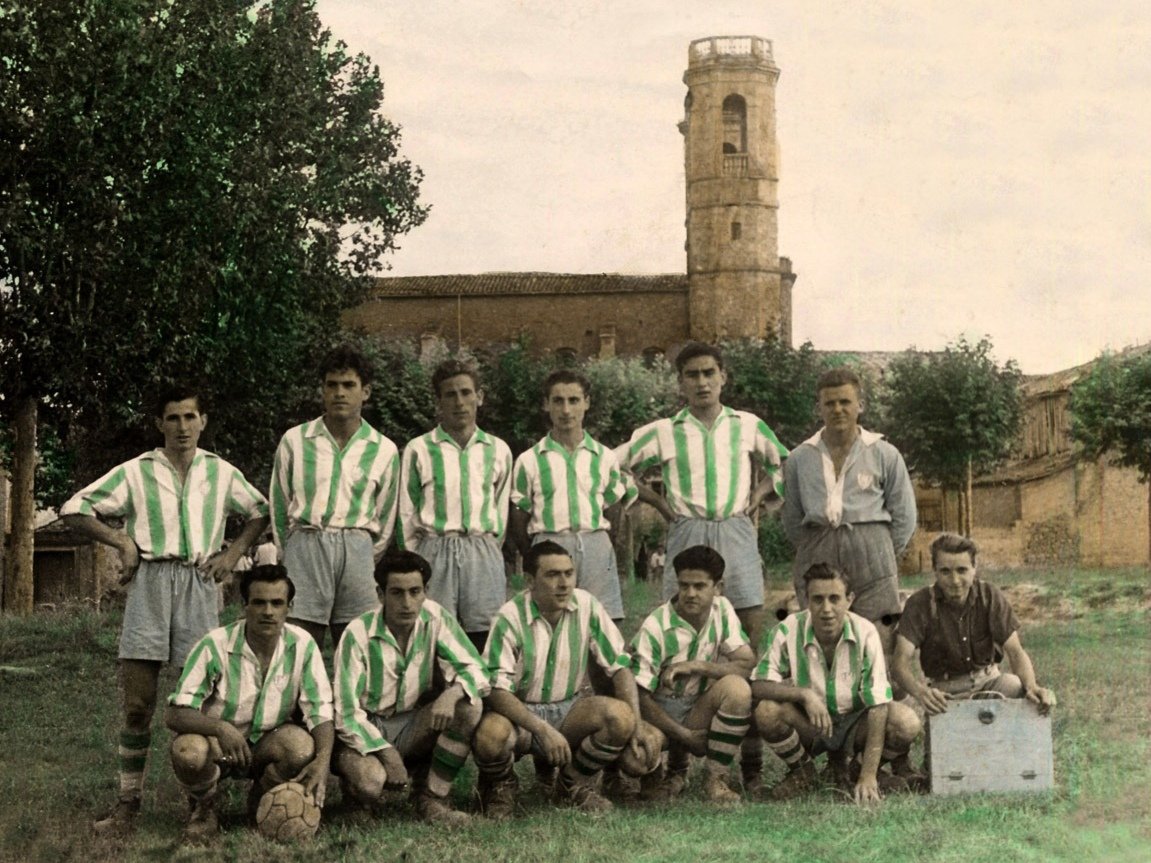 JordiMelich's tweet photo. 🔉 ÀUDIO @totgira #futbolcat.

⚽💯 FC Olost, la celebració del centenari reactiva el futbol al poble. El club del Lluçanès, fundat l'any 1923, recupera l'activitat perduda ara fa set anys, al 2017. 

A barraca ▶️
https://t.co/3PGHinU433 https://t.co/iojsLEAicx