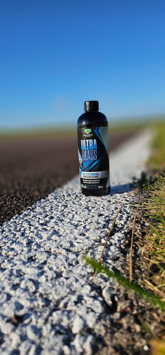 leepicton1's tweet photo. Thank you @DiamondbriteUK  @Excelr8M and @BristolStMotors, after getting some more amazing Ultra Glass cleaner. They also gave another chance for a grid walk. Can't wait to be in the hussle and bussle of the BTCC. https://t.co/npatSvWmnr