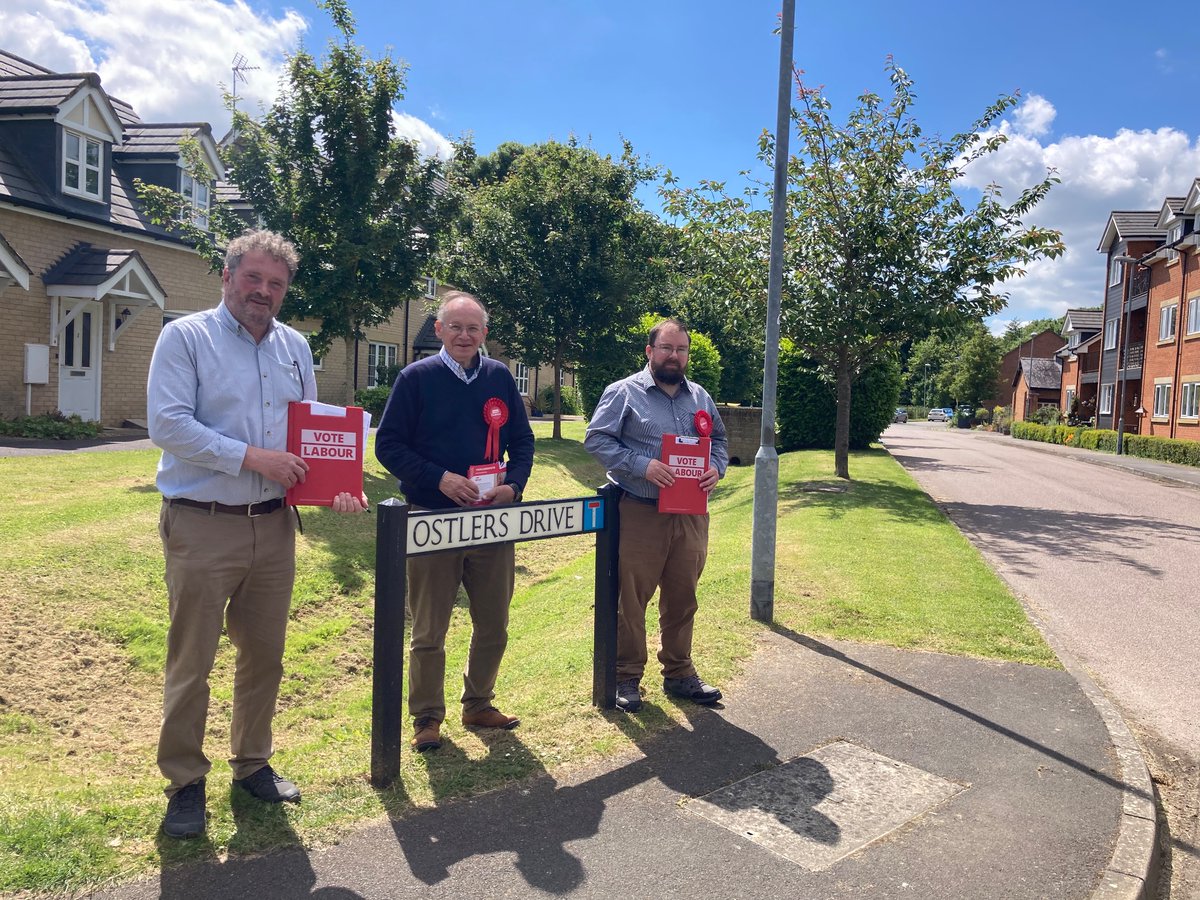I visited the site of serious flooding today in Barleythorpe. My own home has flooded twice this past winter period. Labour will establish a specialist flood task force to protect communities from flooding. 

labour.org.uk/updates/press-…