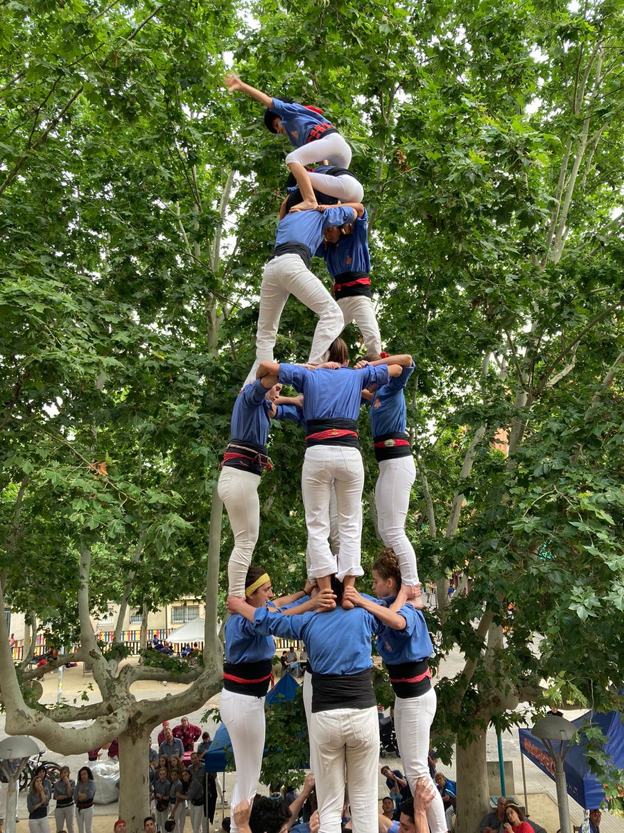 vinasxifra's tweet photo. Avui la plaça Lluís Companys de #Salt ha acollit la trobada de #collesdeleix.
Felicitats als @Marrecs per descarregar el primer 4 de 8 de l'any i a la resta de colles @SagalsdOsona, @Tirallongues i @CdLleida per la vostra actuació!
De pell de gallina!
#castells https://t.co/u8f9QAlFrZ