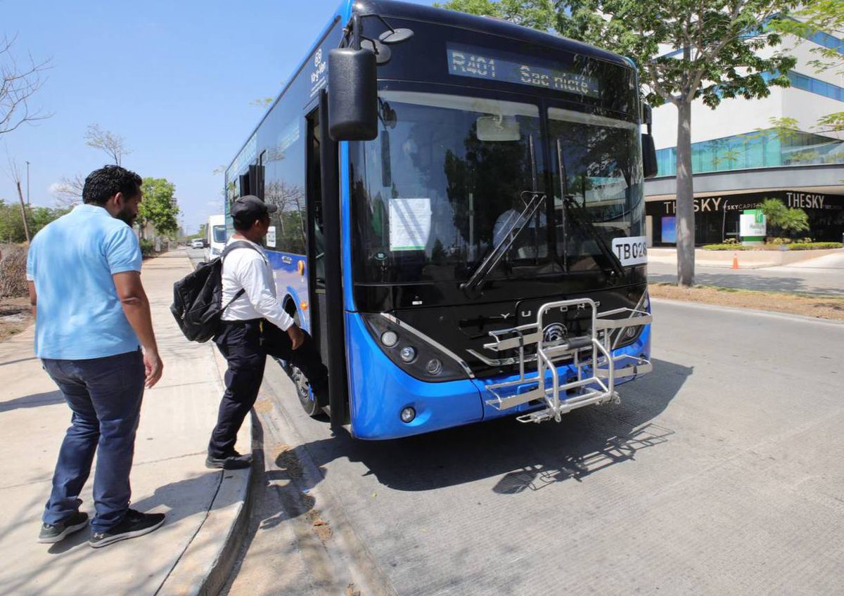 GobYucatan's tweet photo. Esta mañana entró en operaciones la ruta #Dzibilchaltún-#Chablekal-#SacNicté-#LaIsla-#Periférico del #CircuitoComisarías del #VaYVen, cuentan con pago electrónico y tarifa social para niños, estudiantes, personas con discapacidad y adultos mayores ... (1/2) https://t.co/c0CF3nmOxO