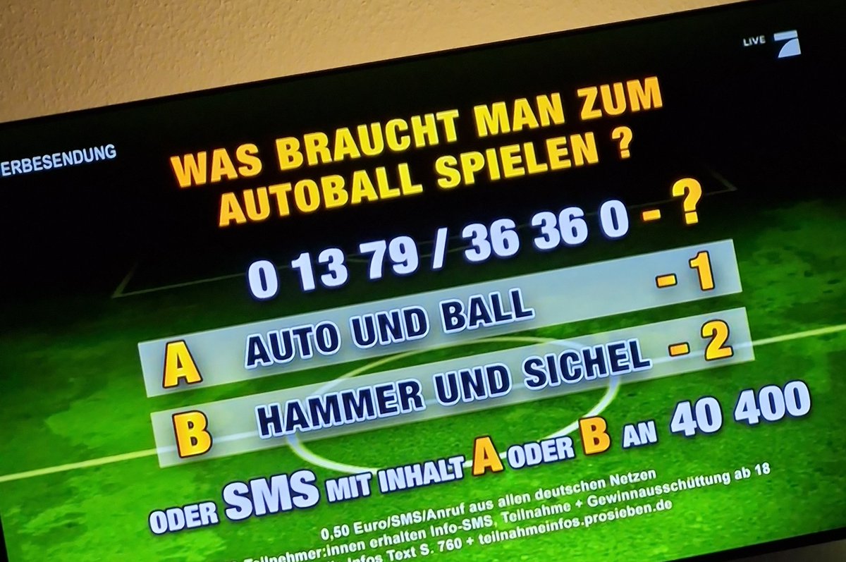 JustusvfLWOB's tweet photo. Hmmm das ist ja ganz schwer: denke B was sagt ihr?! Leute spart euch das Geld 😂😂😂 #AutoballWM https://t.co/zh0cUaoSNT