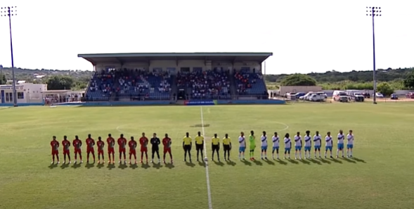 🚨 Todo listo para ver el debut en una segunda fase de eliminatorias mundialistas de Anguila 🇦🇮 recibiendo en el Raymond E Guishard Technical Center a Surinam 🇸🇷

Y claro, el hombre de la enorme cabellera, Aedon Scipio, no se lo puede perder

También va por el YT de Concacaf