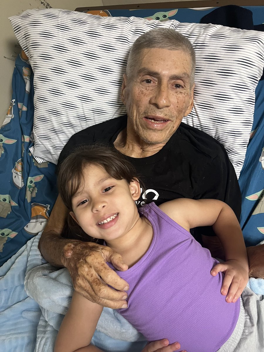 eliamaria34's tweet photo. María Isabel con Papá Chu Jesús como le dice 💙🩷 https://t.co/yiyWvp29i6