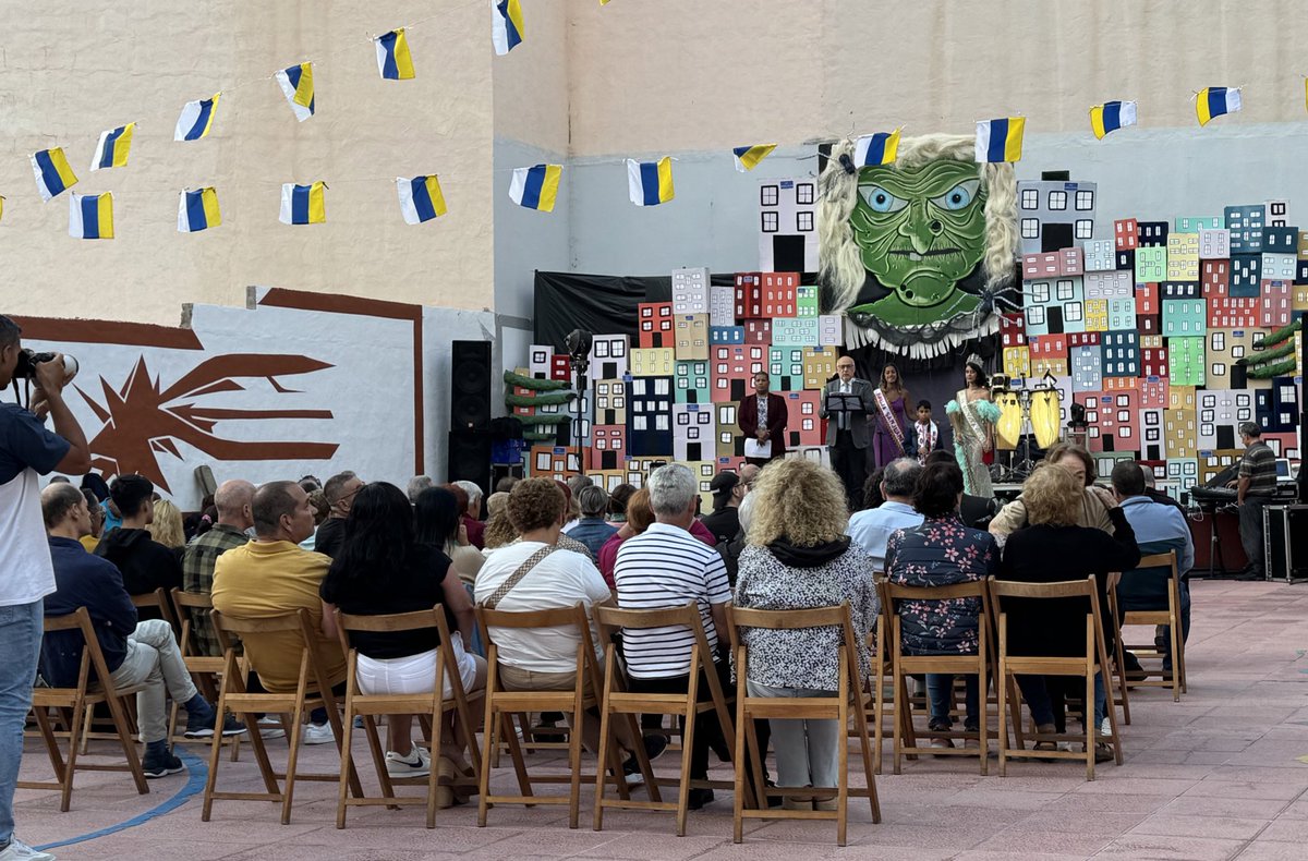 🧙‍♀️Arrancan las fiestas del Risco de San Juan con <a href="/AMoralesGC/">Antonio Morales</a> de pregonero. 
#LasPalmasdeGranCanaria