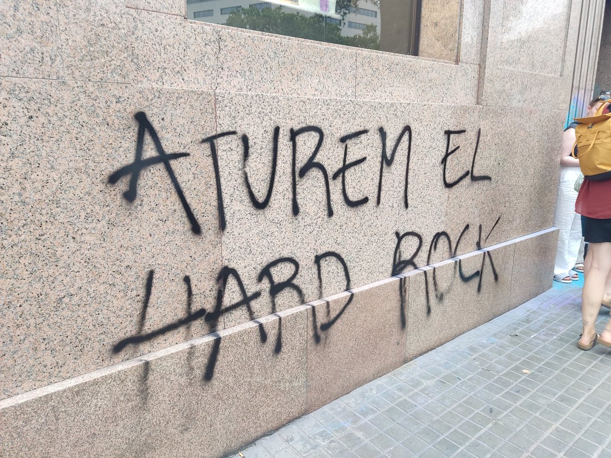 🔥Impressionant la mobilització de milers de persones a Barcelona reivindicant:

SALUT⭐TERRA⭐FUTUR

Els Països Catalans tenen un límit, no podem vendre'ns el país al capital estranger que només ens empobreix i ens elimina com a poble! 

#ManiEco8J