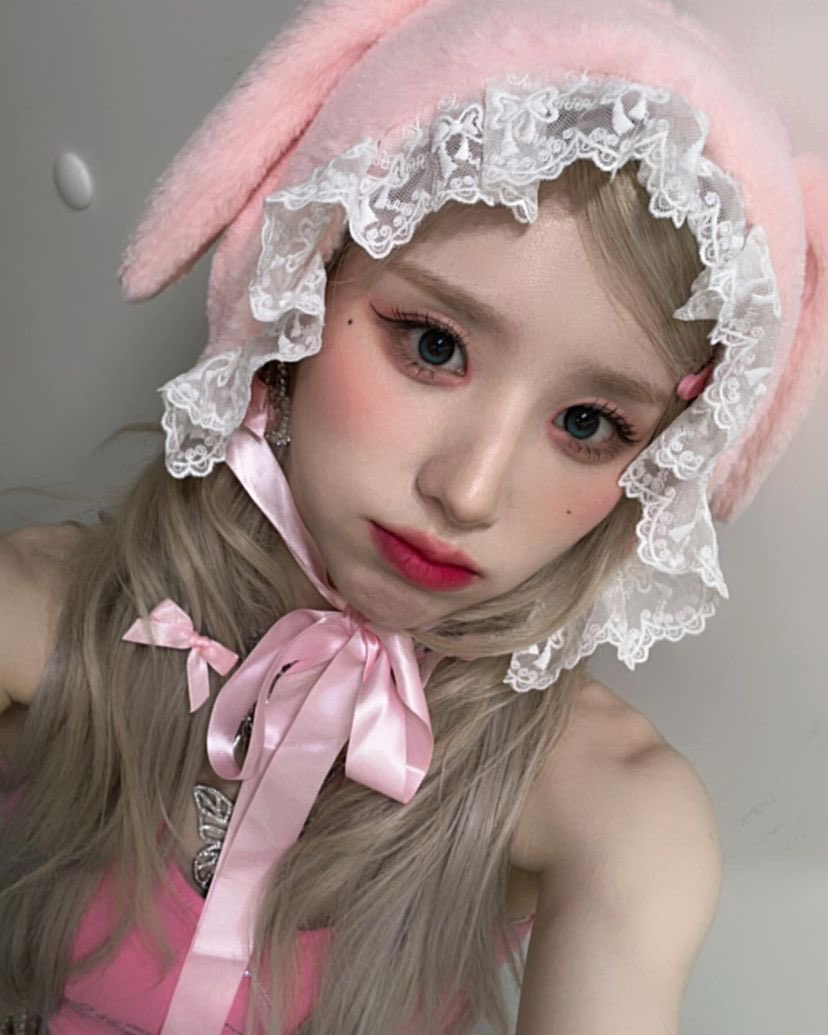 hjnlooks's tweet photo. heejin as my sweet piano https://t.co/V0XKWRyuNv