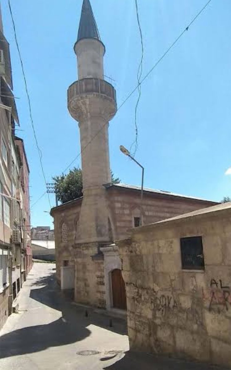 Sn. Cumhur başkanım <a href="/RTErdogan/">Recep Tayyip Erdoğan</a> 500 yıllık Beyğlu Kasımpaşa Hacı Ferhat Aga camii ne şadırvan var ne tuvalet gariban kalmış bir cami YahyaKahya Mahallesi muhtarı olarak yazdığım dilekçeler ve yaptığım müracatlar hepsi cevapsız lütfen buraya bir el atın <a href="/TCKulturTurizm/">T.C. Kültür ve Turizm Bakanlığı</a> <a href="/VakiflarGM/">VAKIFLAR GENEL MÜDÜRLÜĞÜ</a>