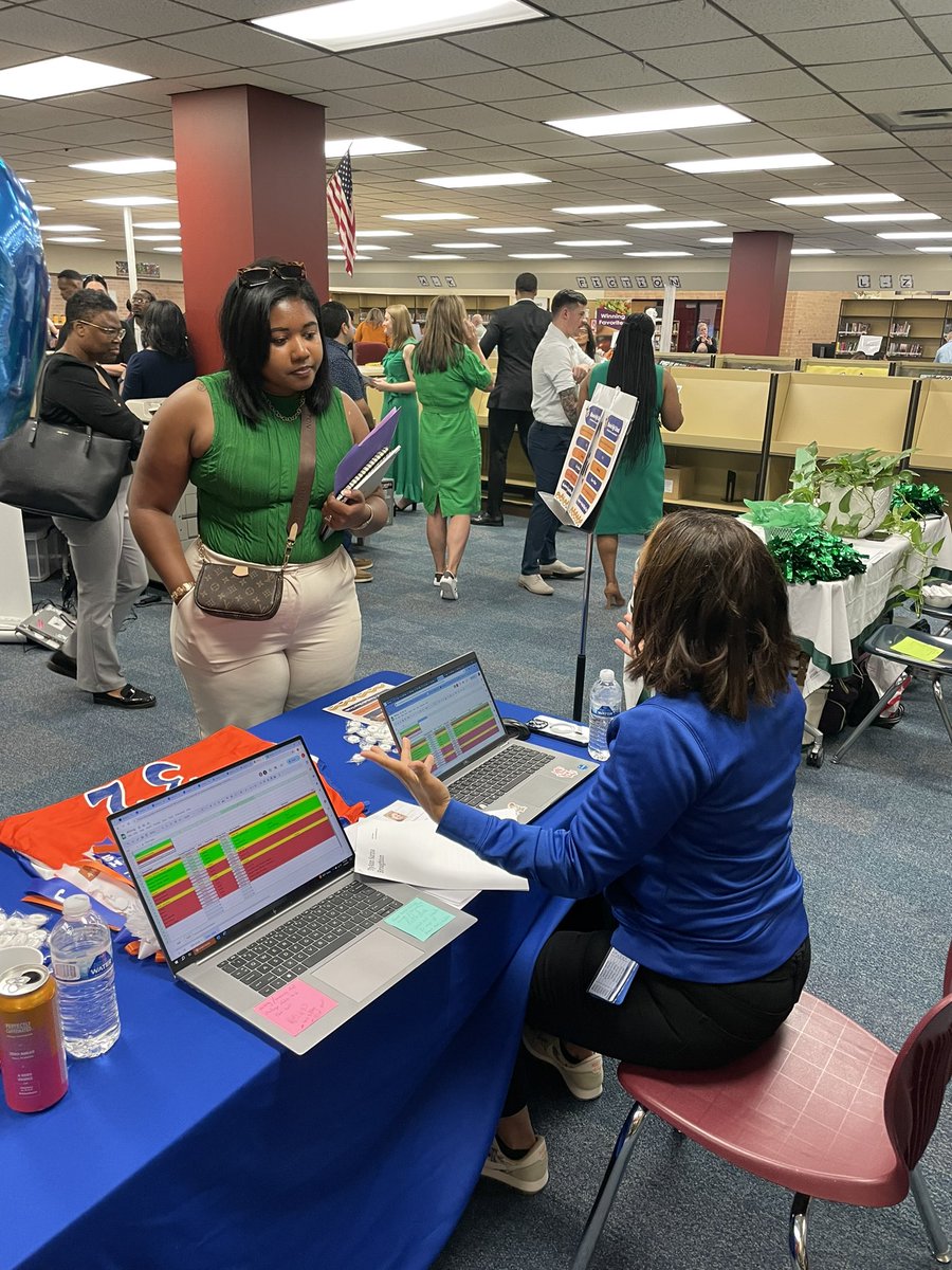 Great career expo today <a href="/ArlingtonISD/">Arlington ISD</a>!
<a href="/JamesBowieHS/">Bowie High School</a> added some great educators to the family! #crosstheline
