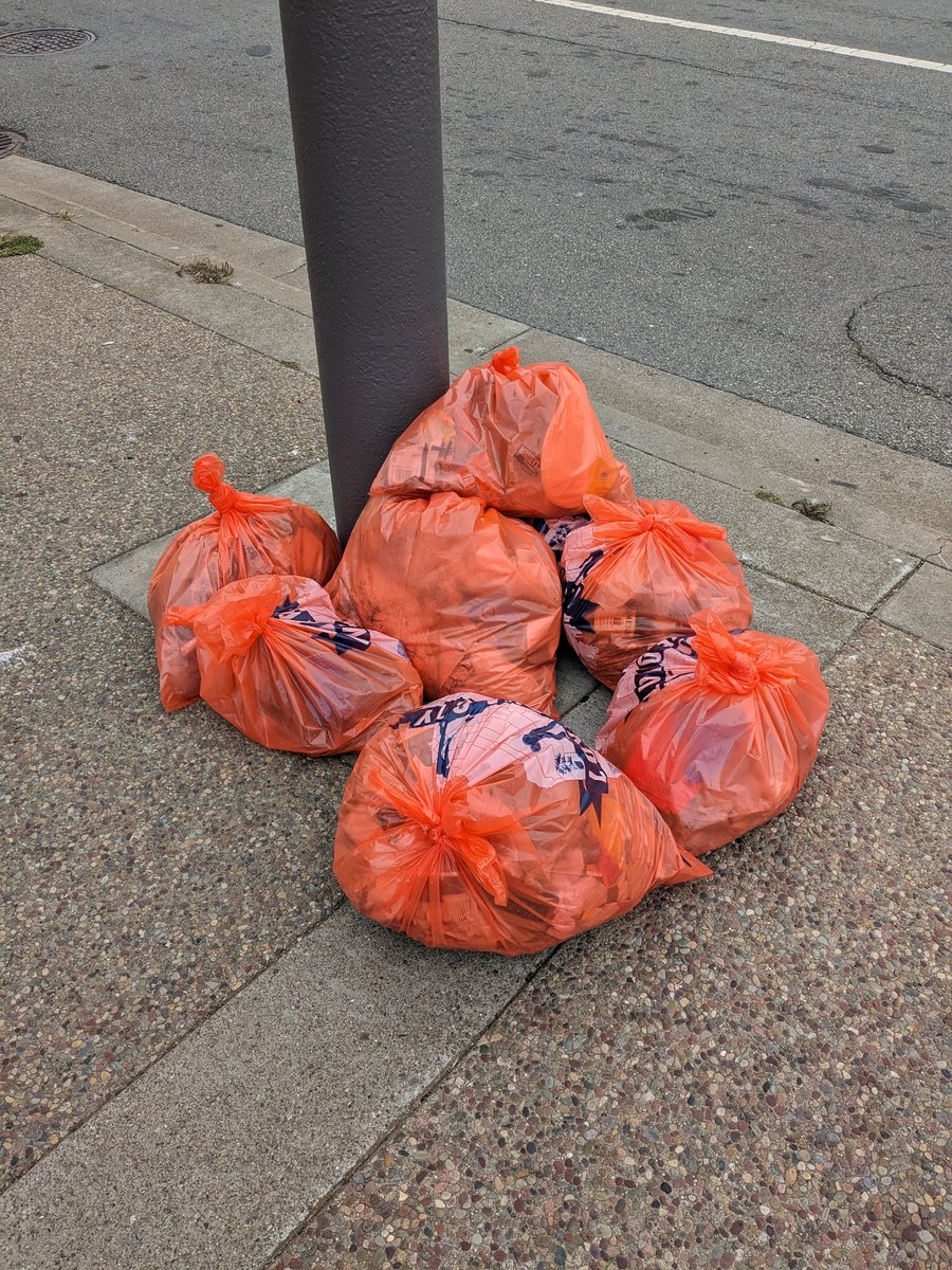 B_Quizzle's tweet photo. It's been awhile for me at the Weekly Saturday Keep Ocean Beach Clean where it all started for me. Glad to pinch lead for all the hardy volunteers coming out for a typical overcast summer in the Richmond. #refuserefusesf https://t.co/NFVJqWRr53