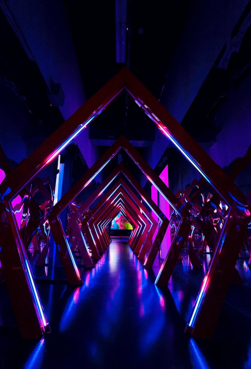 twED_1's tweet image. Seismique, light and shadow interactive art museum🤩, gives people a strong visual impact through the perfect integration of lighting and color🥰😍