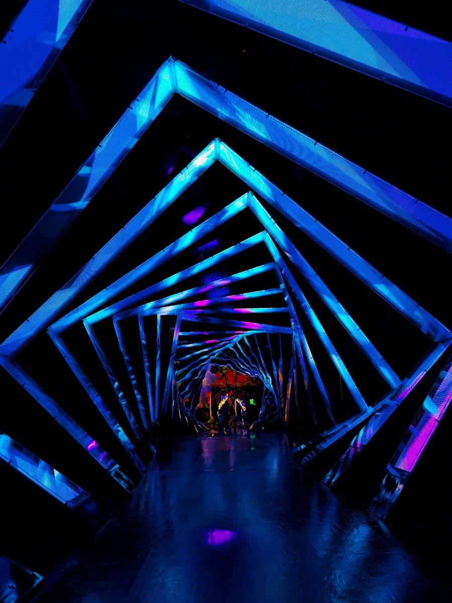 twED_1's tweet image. Seismique, light and shadow interactive art museum🤩, gives people a strong visual impact through the perfect integration of lighting and color🥰😍