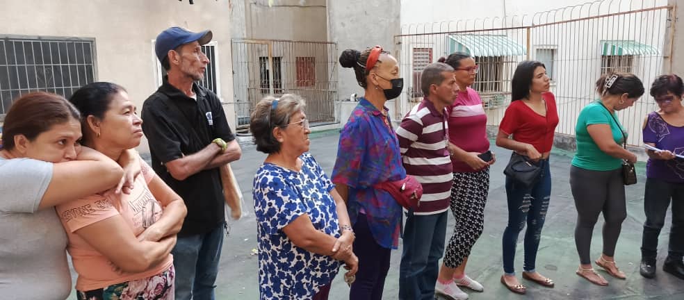 RigelSergent's tweet photo. #8Jun || Hoy estuvimos en uno de los edificios de vieja data que gracias a la lucha colectiva y a nuestro Gobierno, se logró adquirir a precio justo para reivindicar el derecho a la vivienda de la familias inquilinas.
#VamosPaLanteVenezuela https://t.co/TlVlf66iD8