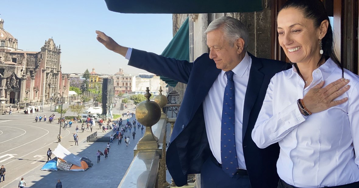 Claudiashein's tweet photo. Les comparto esta fotografía con el presidente @lopezobrador_ hace unos años. Somos parte del mismo proyecto de transformación https://t.co/DqJCqOXHLj