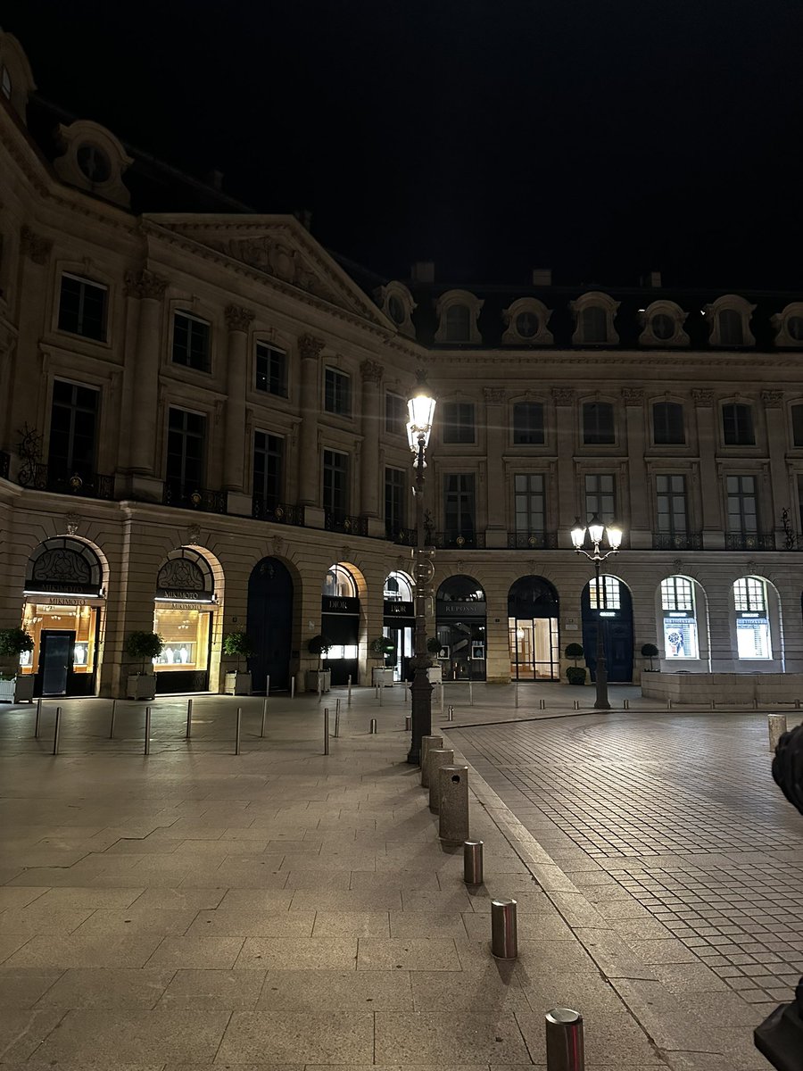 mufvssv112's tweet photo. Paris la nuit 🤩 https://t.co/bCZm5t9NOy